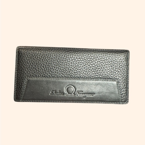 Salvatore Ferragamo Full Inclusion Continental Wallet – Textured Leather - Picture 2 of 7